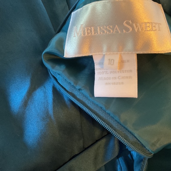 2 adorable matching 100 silk dresses for 2 sisters or best friends! - Picture 6 of 6